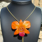 collana orchidea arancio resina effetto luminoso elegante gioiello solare per donna