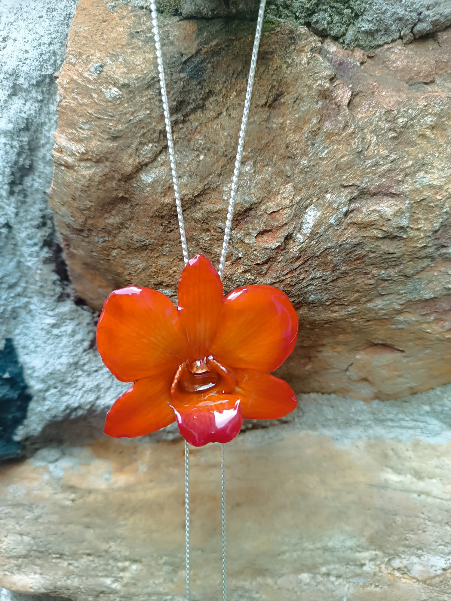 collana orchidea arancio naturale resina saliscendi argento regolabile elegante