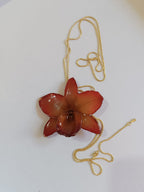 collana orchidea arancio rossa resina saliscendi oro galvanizzato elegante