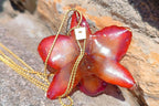 collana orchidea arancio rossa resina saliscendi oro galvanizzato elegante