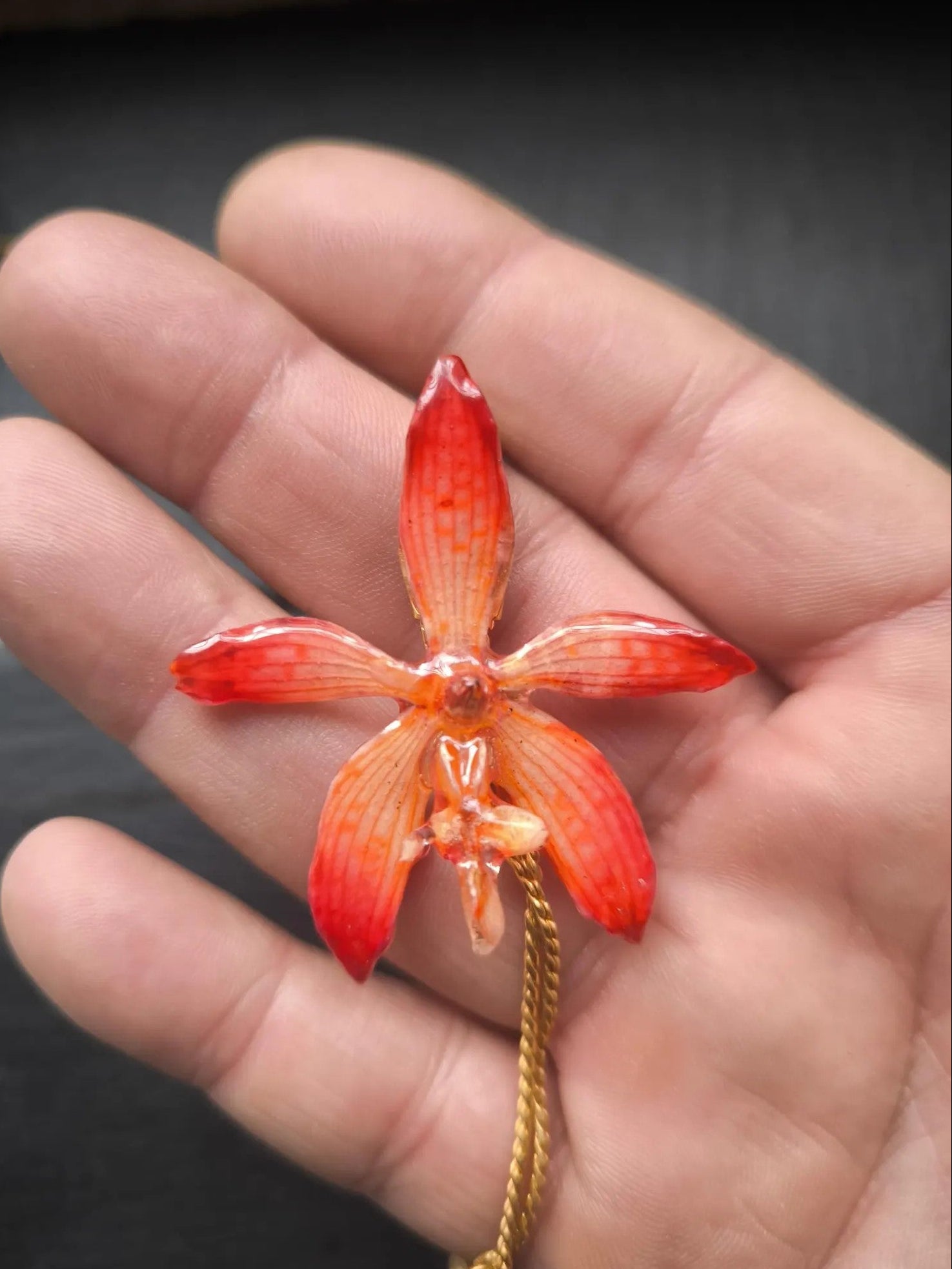 collana orchidea arancione naturale resina saliscendi oro galvanizzato regolabile elegante