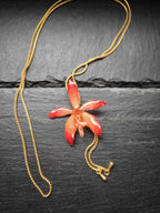 collana orchidea arancione naturale resina saliscendi oro galvanizzato regolabile elegante