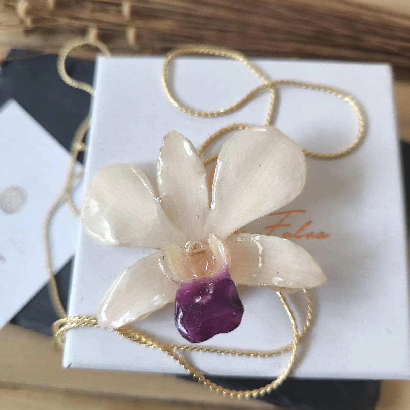 collana orchidea bianca naturale resina saliscendi oro regolabile elegante