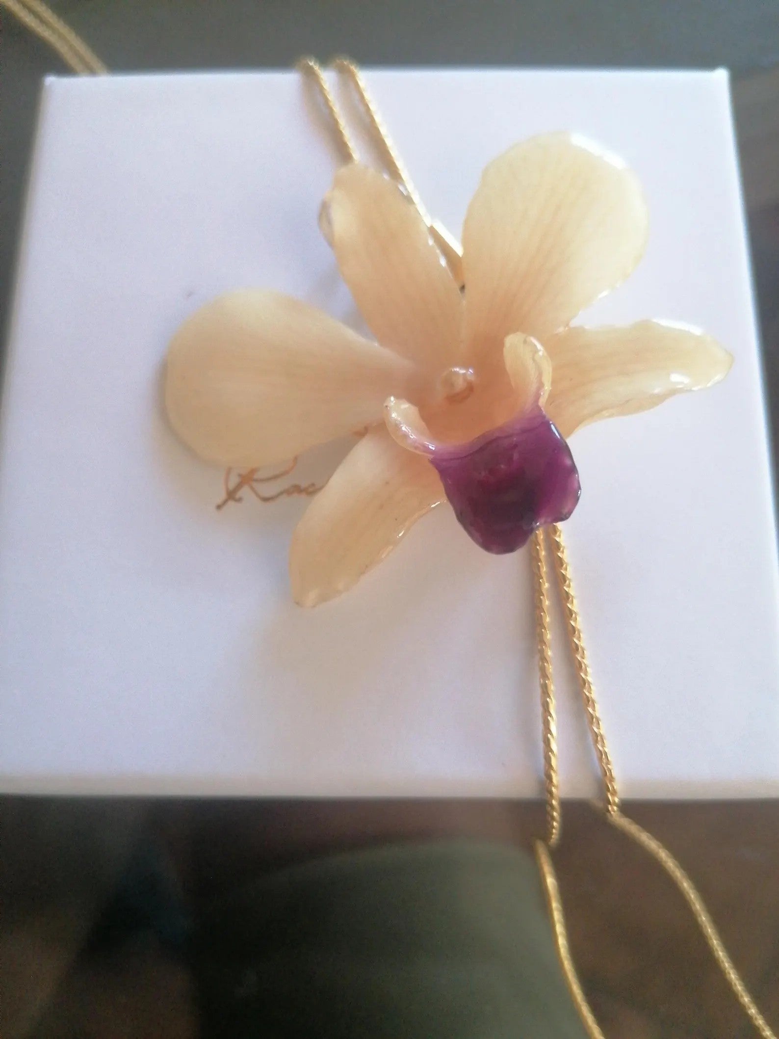 collana orchidea bianca naturale resina saliscendi oro regolabile elegante