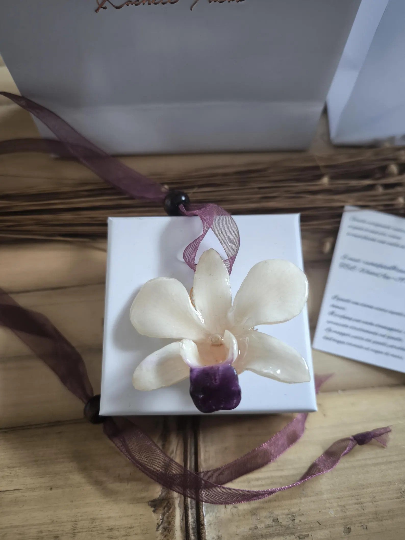 collana orchidea dendrobium bianca filo organza semi legno regolabile elegante naturale