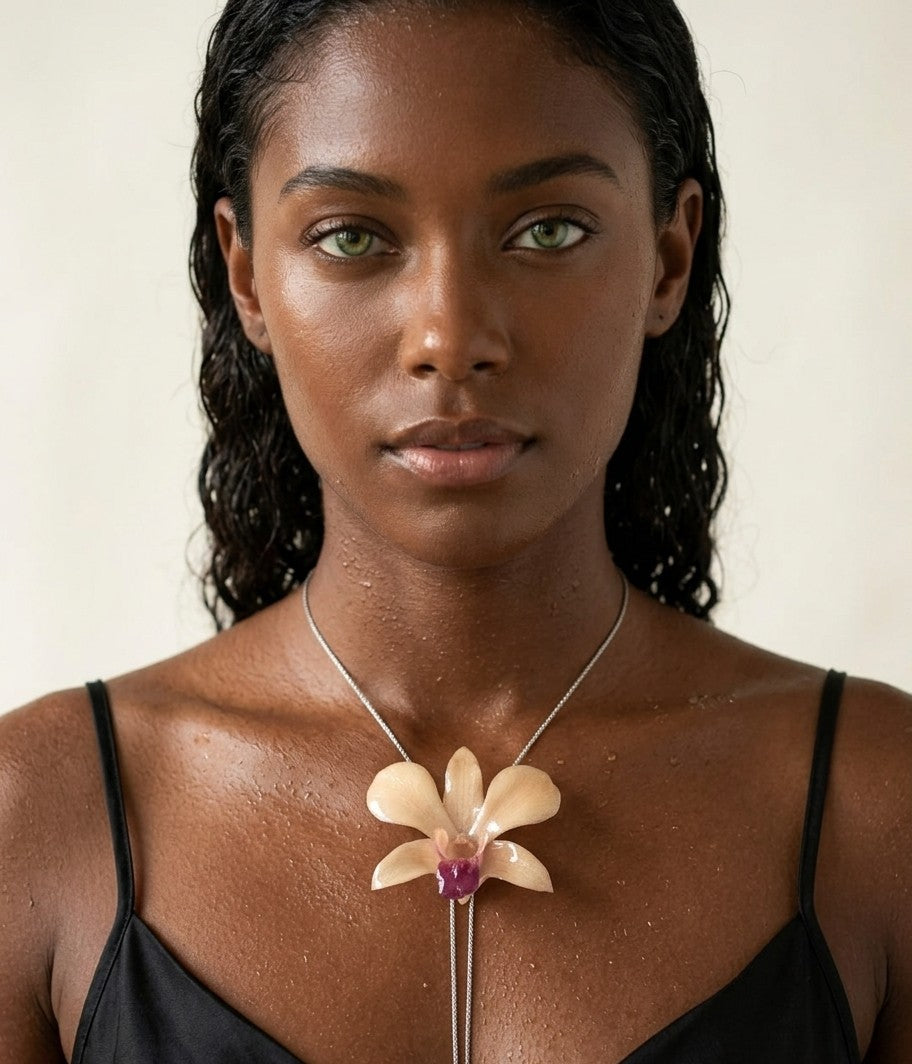 Collana artigianale con fiore vero, idea regalo raffinata per lei