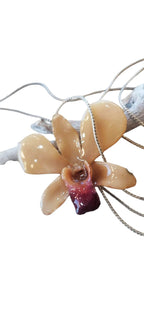 Collana artigianale con fiore vero, idea regalo raffinata per lei