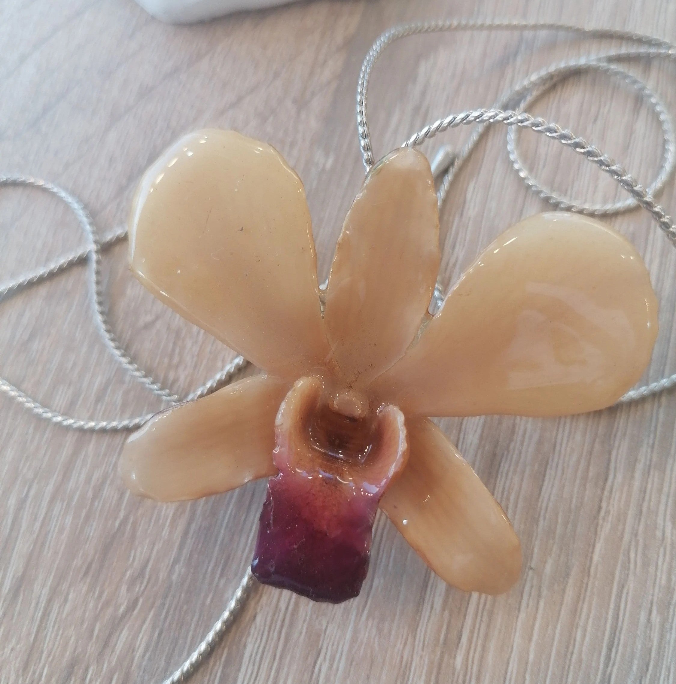 Collana artigianale con fiore vero, idea regalo raffinata per lei