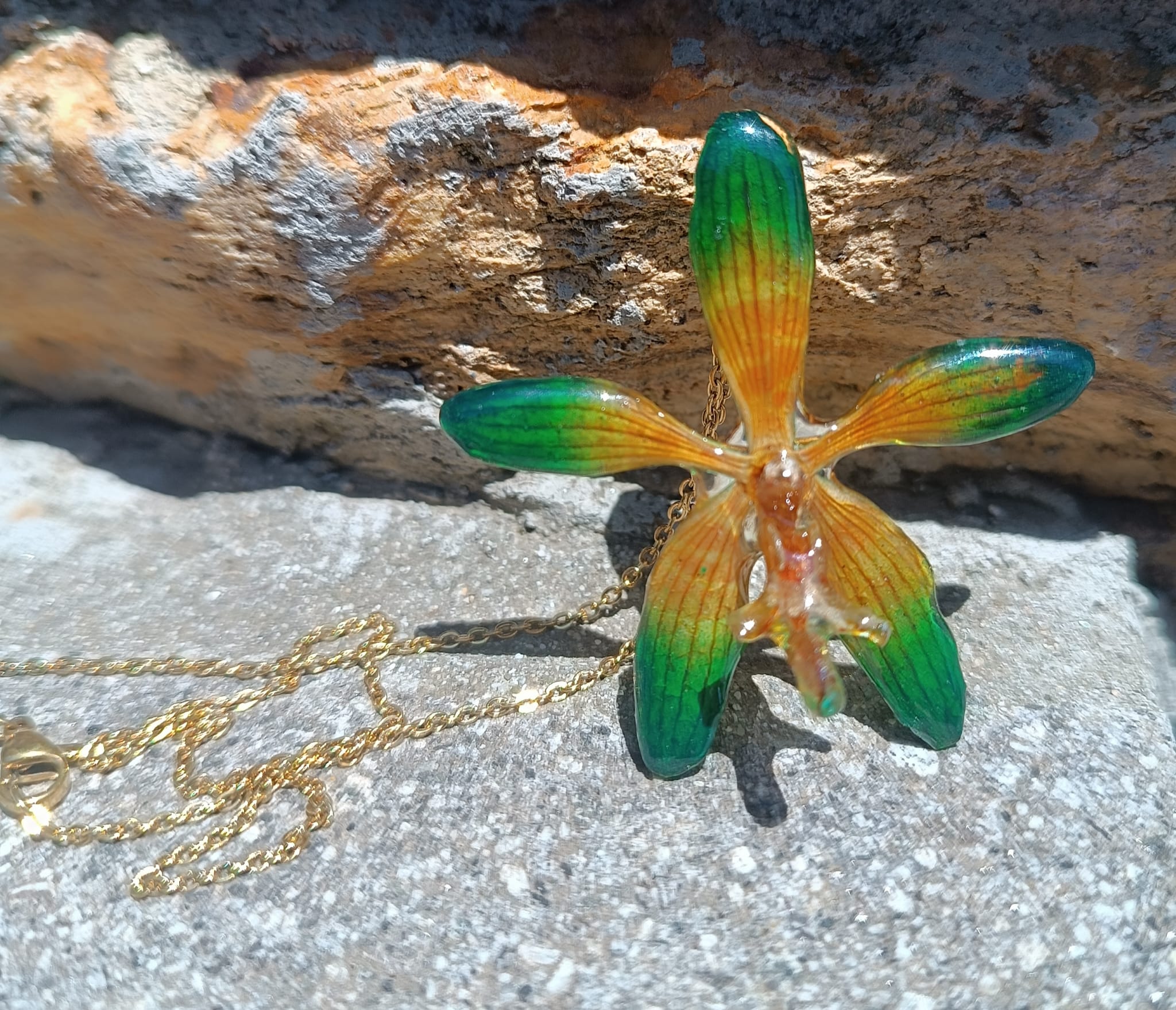 collana orchidea cambria resina catenina oro acciaio gioiello botanico