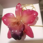 Collana orchidea Cattleya gigante rosa viola rossa con saliscendi oro grande naturale