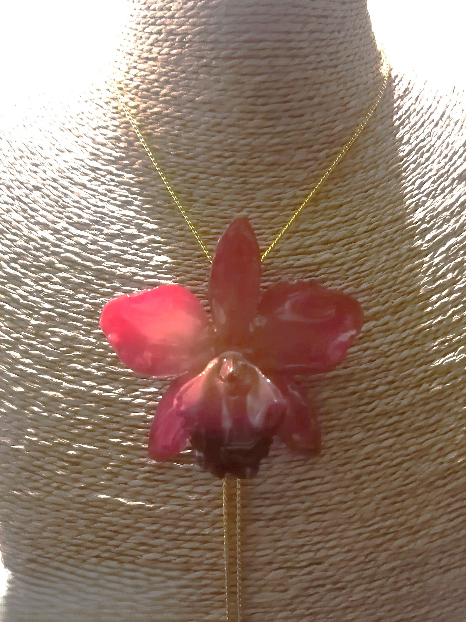 Collana orchidea Cattleya gigante rosa viola rossa con saliscendi oro grande naturale