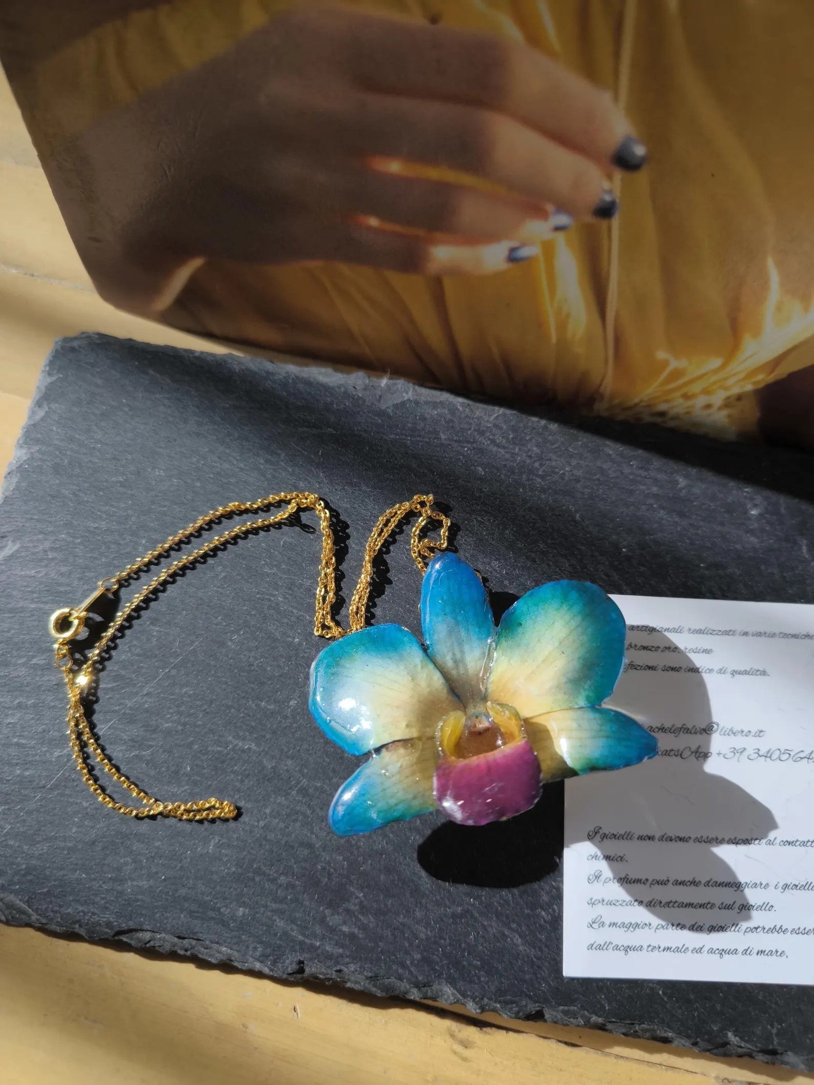 collana orchidea dendrobium azzurra verde resina elegante