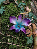 collana orchidea dendrobium blu viola bianca resina saliscendi oro regolabile elegante
