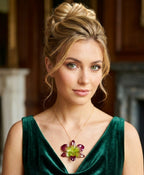 “Collana con orchidea Dendrobium Green Emerald resinata e catenina oro”