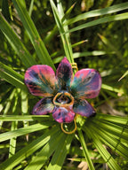 “Collana con orchidea Dendrobium metallic colors inglobata in resina”