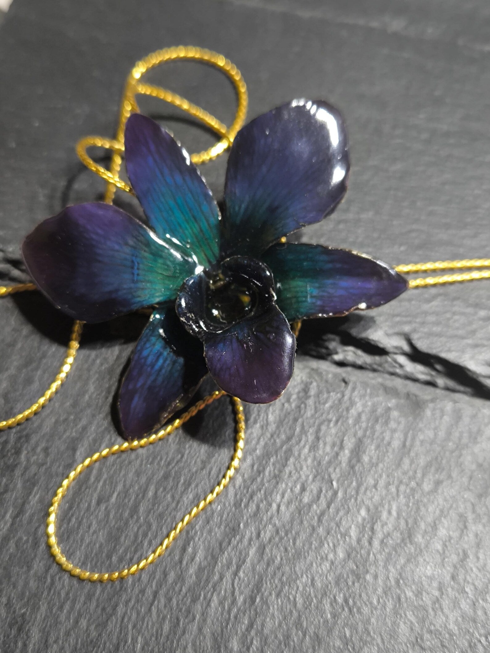 Collana Orchidea Blu Notte in Resina