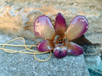 collana orchidea dendrobium multicolor viola turchese gialla resina saliscendi oro