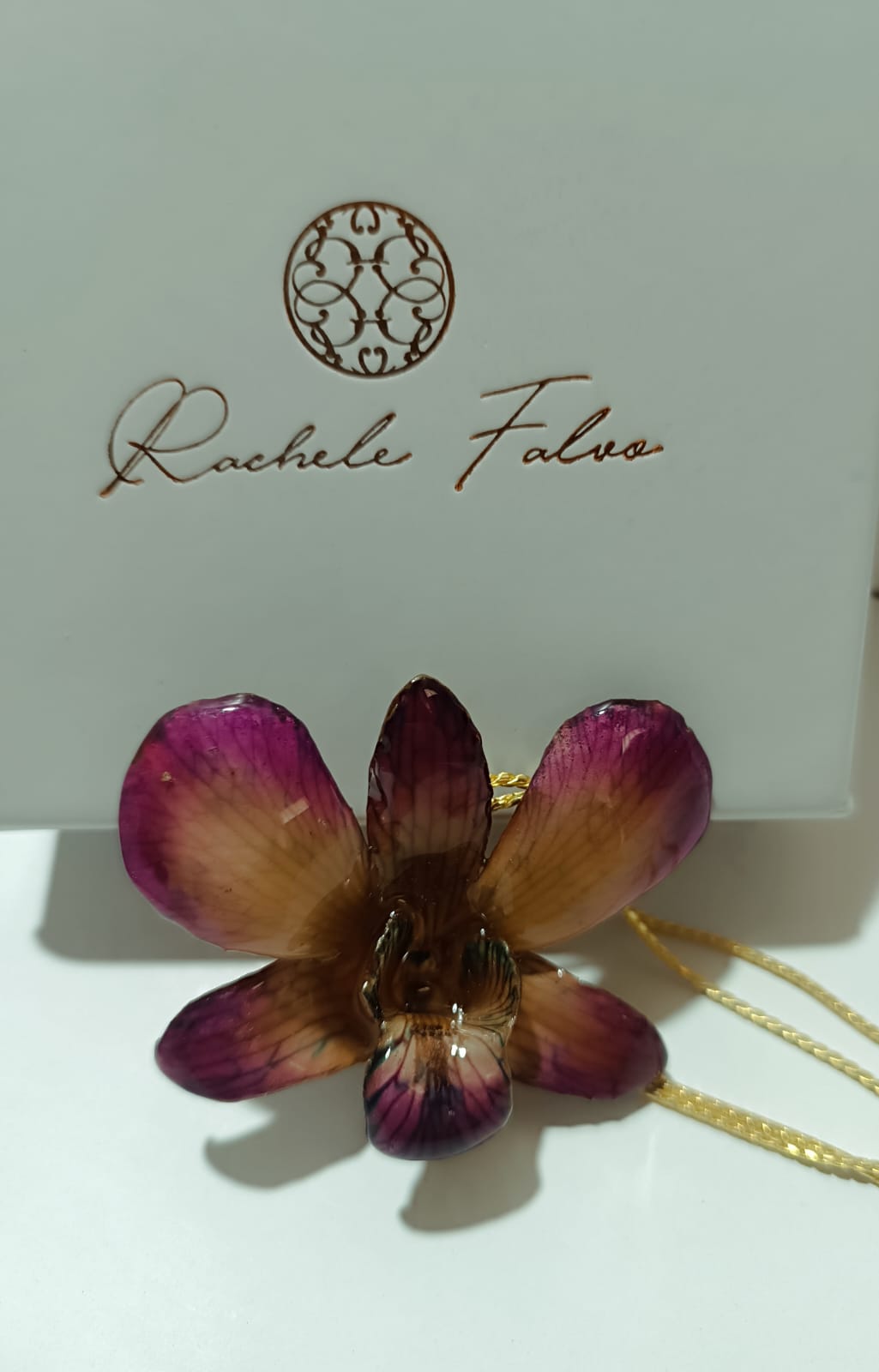 collana orchidea dendrobium multicolor viola turchese gialla resina saliscendi oro