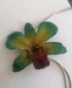 collana orchidea dendrobium verde bocca viola resina saliscendi oro argento regolabile elegante