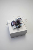 collana orchidea rara ghiaccio riflessi viola resina saliscendi argento regolabile elegante