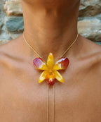 Collier en résine d'orchidée jaune et violette naturelle