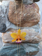 collana orchidea ibrida gialla oro resina saliscendi regolabile elegante naturale
