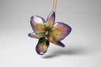 Collana con orchidea ibrida naturale in resina con catena saliscendi oro regolabile