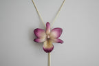 collana orchidea ibrida viola panna in resina elegante
