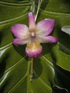 collana orchidea ibrida viola panna in resina elegante