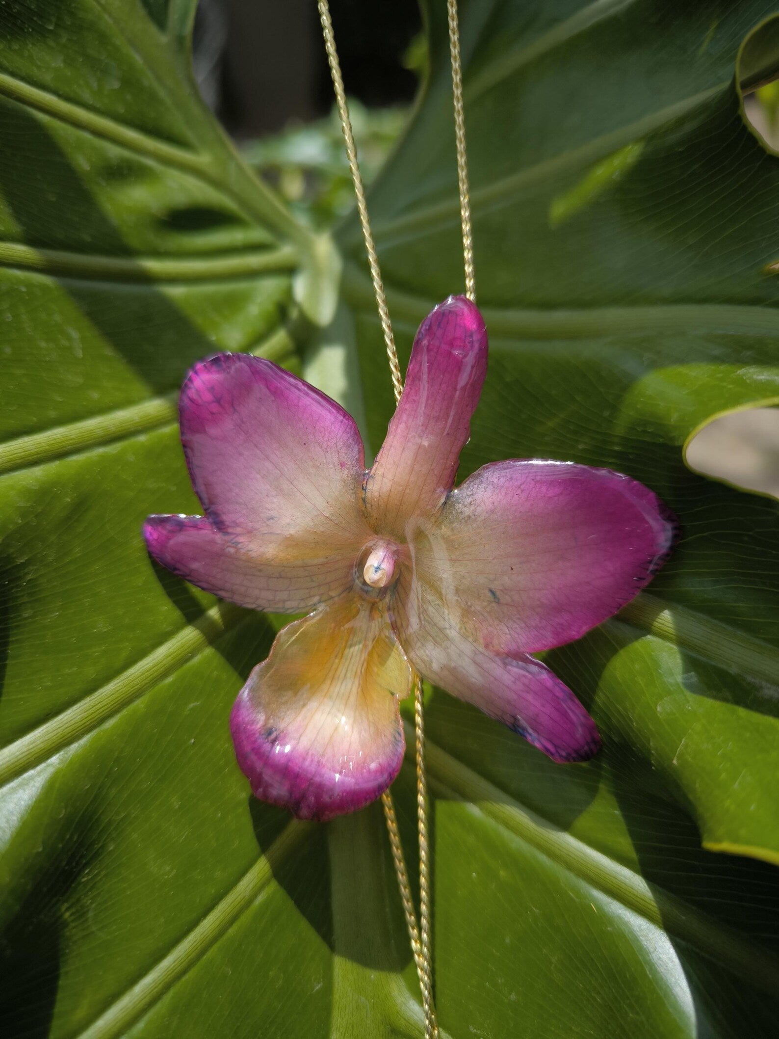 collana orchidea ibrida viola panna in resina elegante