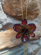collana orchidea lucky viola riflessi verde chiaro verde scuro resina saliscendi oro