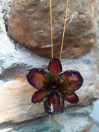 collana orchidea lucky viola riflessi verde chiaro verde scuro resina saliscendi oro