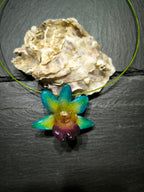 collana orchidea nobilis resina girocollo acciaio rigido nickel free verde turchese