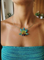 collana orchidea nobilis resina girocollo acciaio rigido nickel free verde turchese