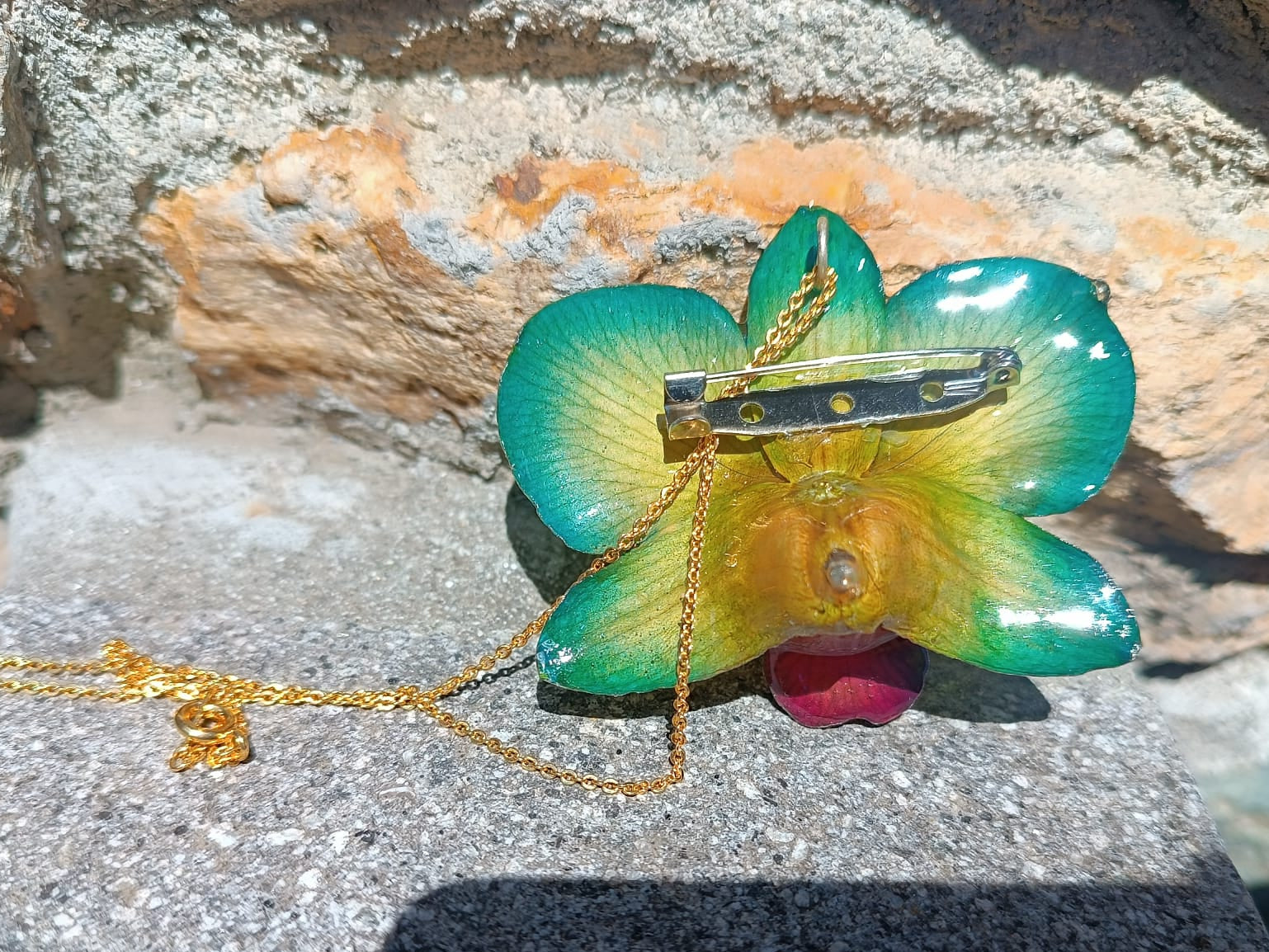 collana orchidea naturale resina spilla gioiello 2 in 1 elegante cangiante artigianale