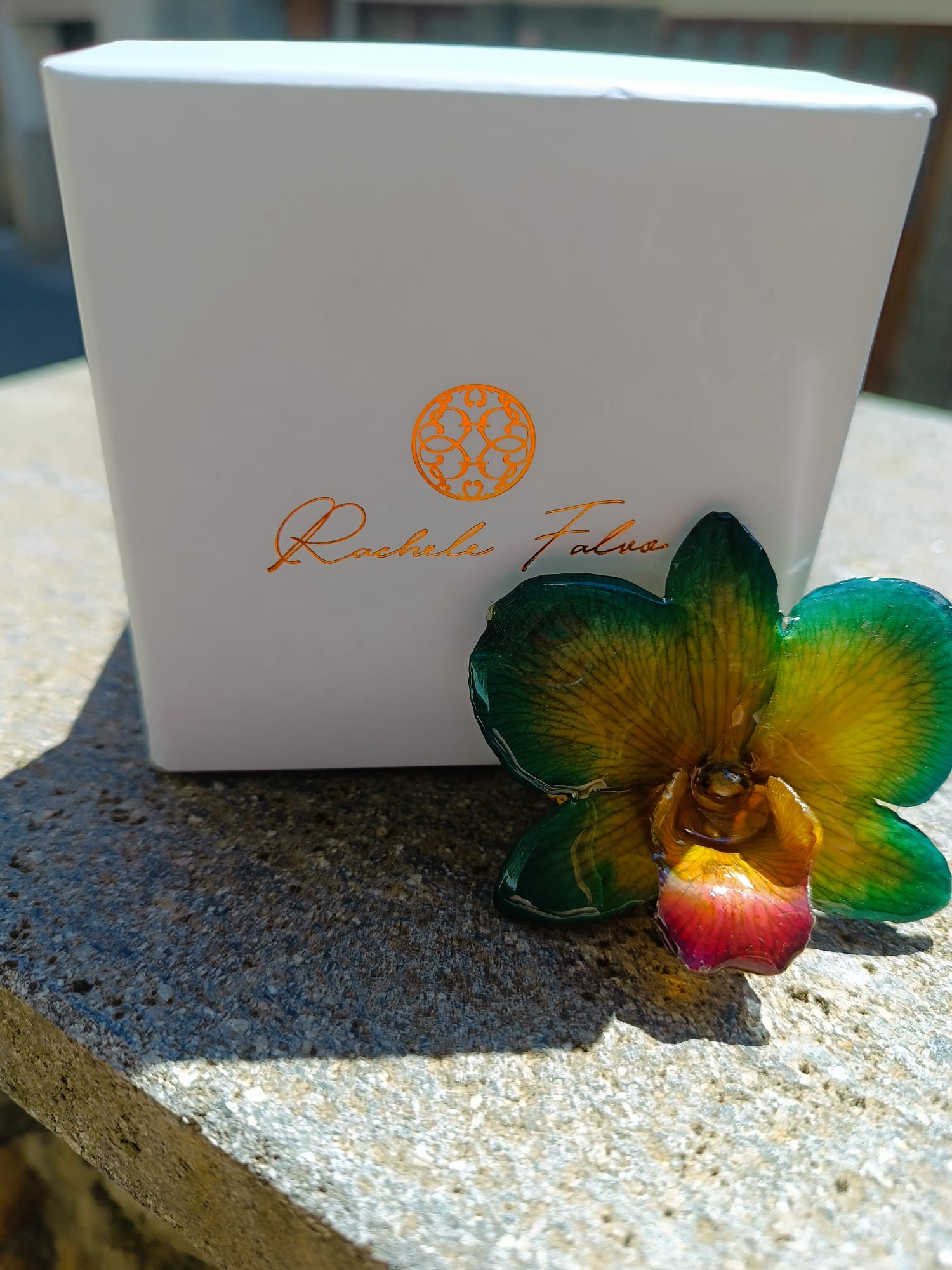 Collana Orchidea Naturale in Resina Collana e Spilla 2 in 1 – Gioiello Artigianale Cangiante Elegante