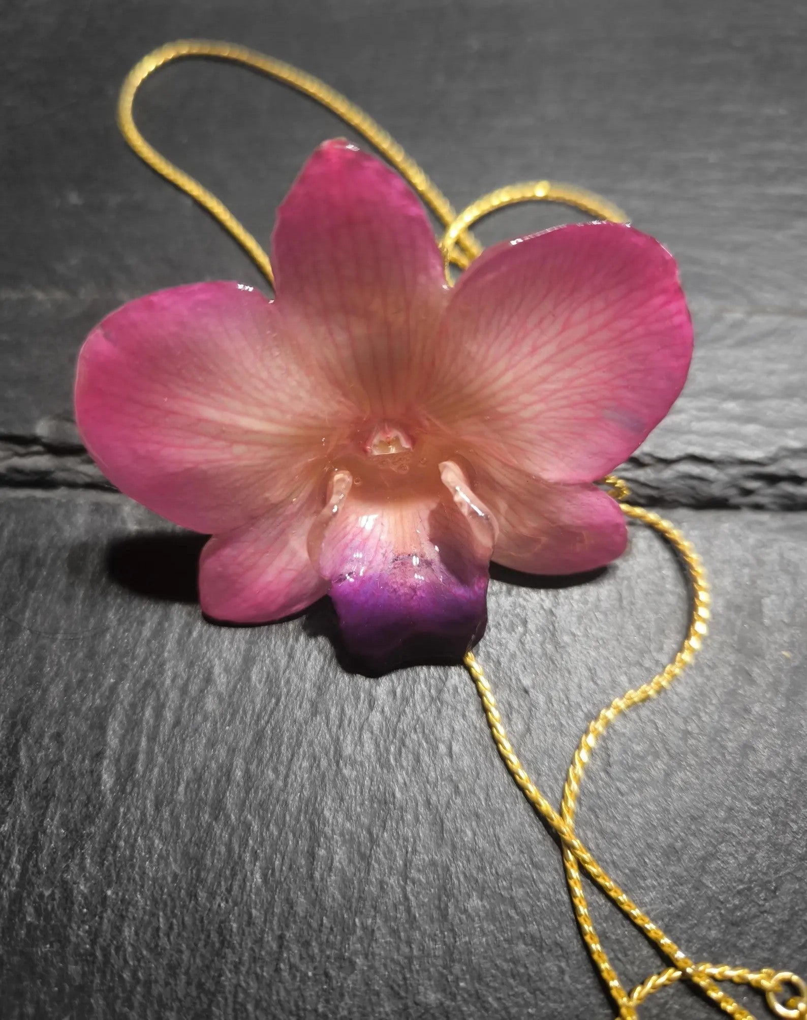 collana orchidea rosa naturale resina saliscendi oro galvanico regolabile anallergica elegante