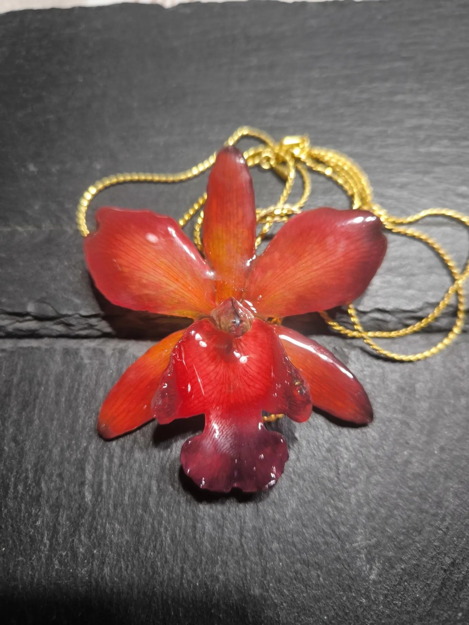 collana orchidea rossa naturale resina saliscendi oro galvanico regolabile elegante