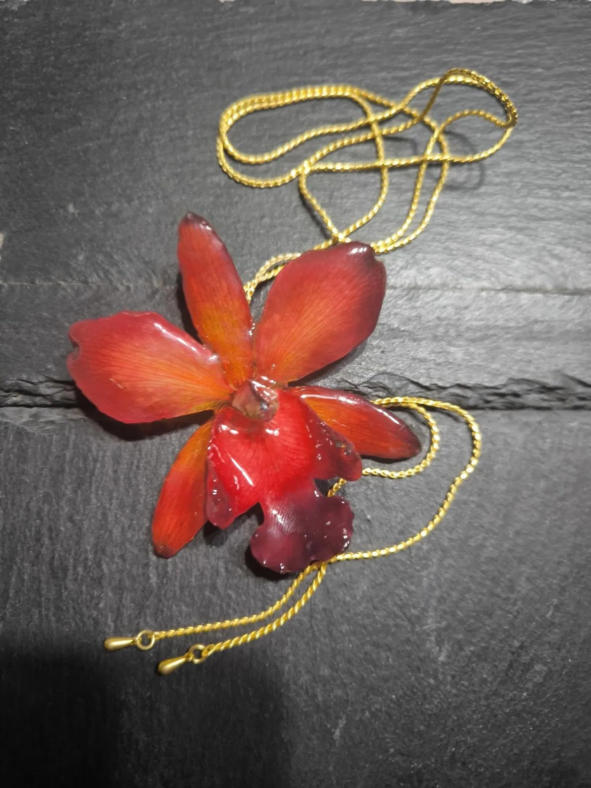 collana orchidea rossa naturale resina saliscendi oro galvanico regolabile elegante