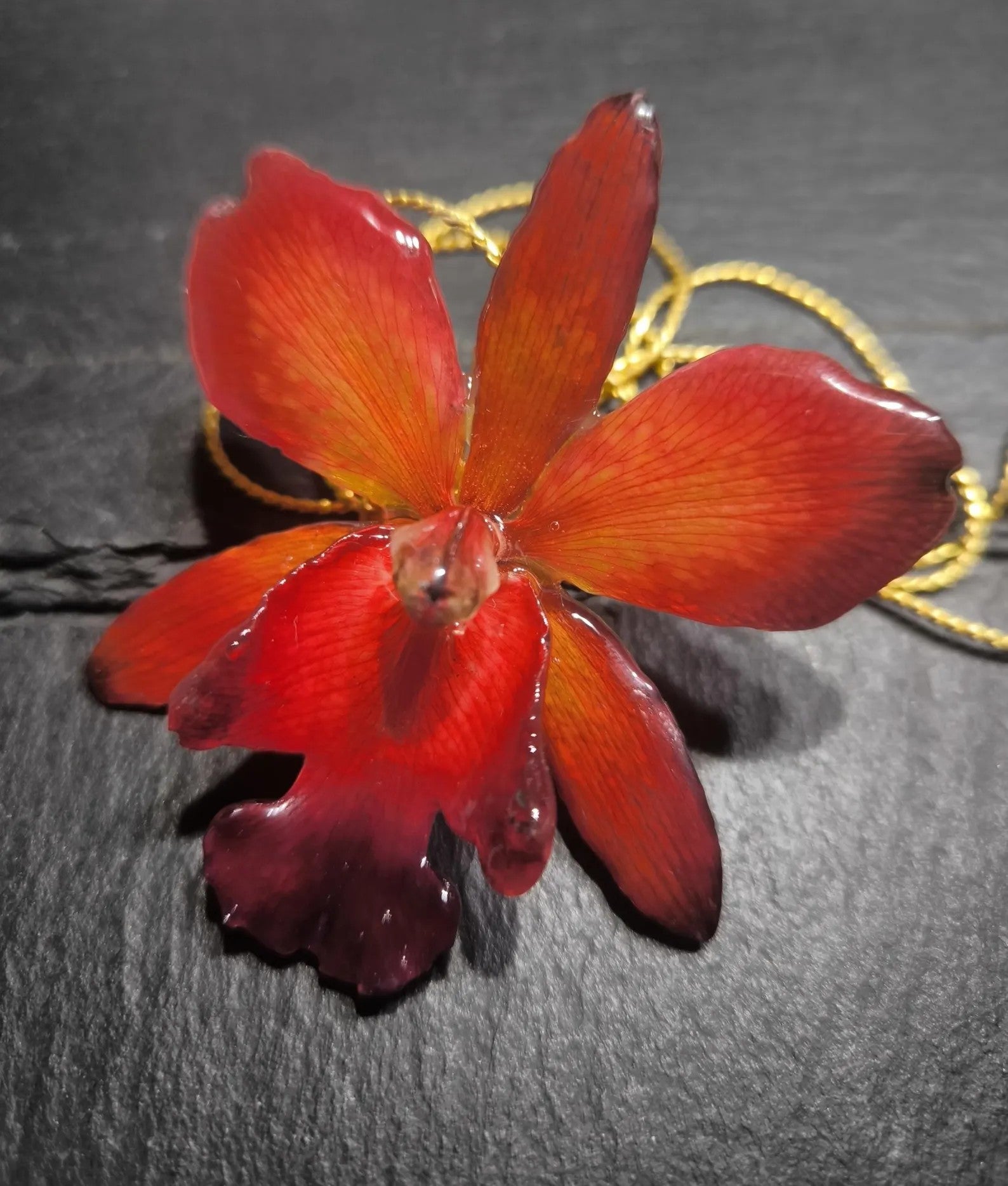 collana orchidea rossa naturale resina saliscendi oro galvanico regolabile elegante