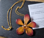 collana orchidea vanda arancio marrone resina catenina oro galvanico elegante