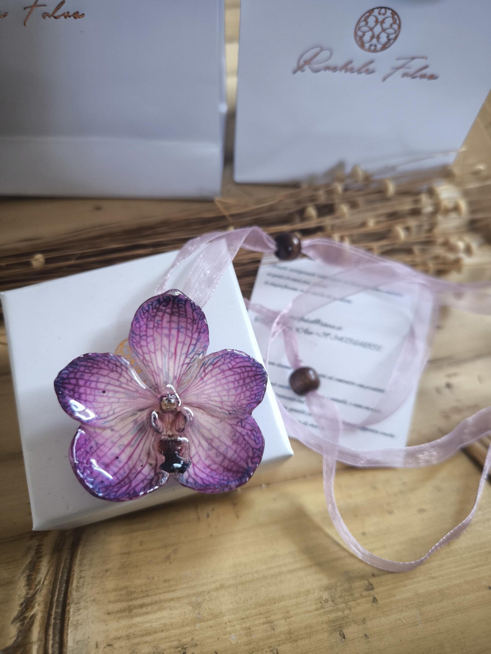 Collana Orchidea Vanda Viola Naturale con Saliscendi in Filo Organza 