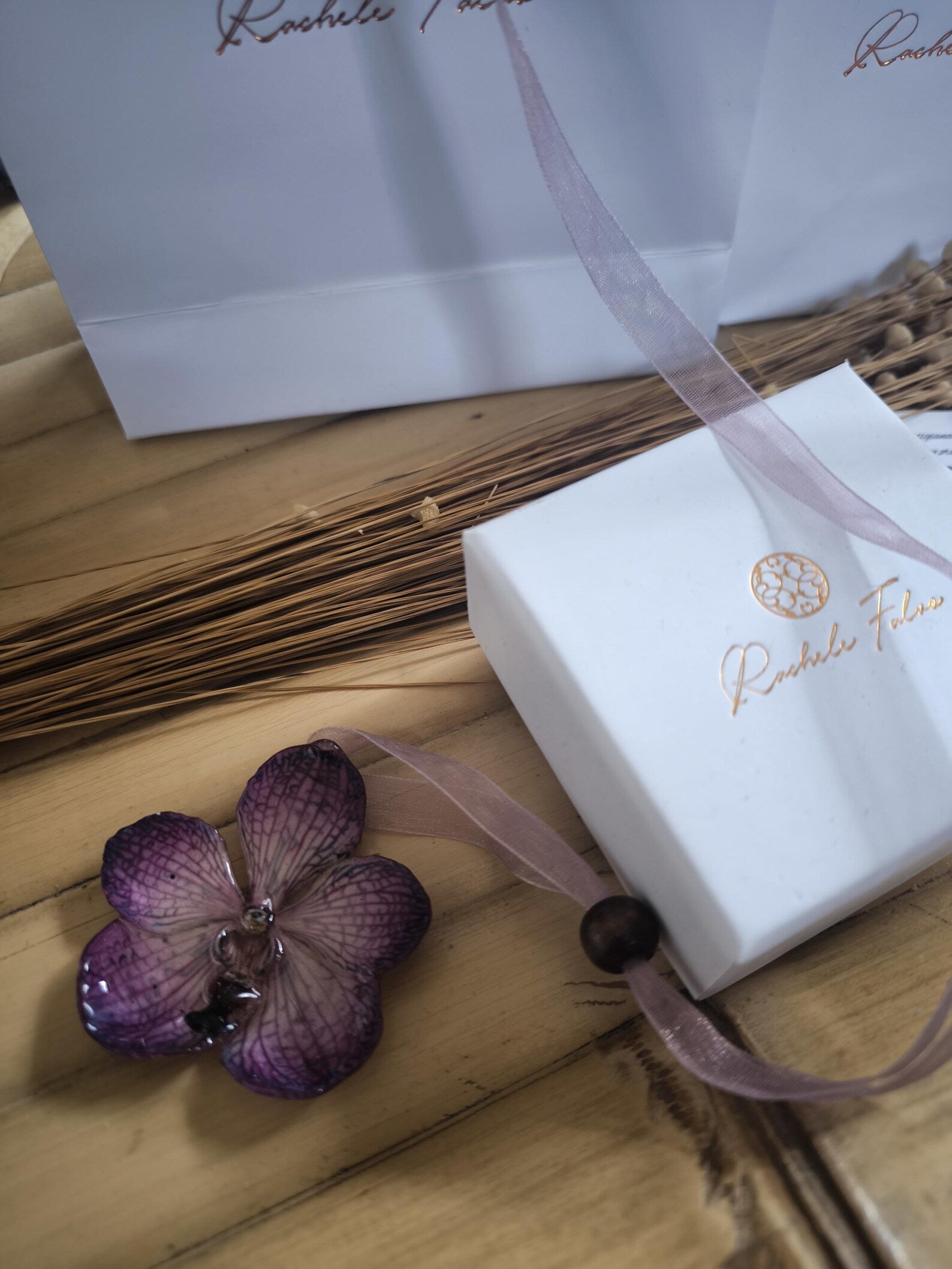 Collana Orchidea Vanda Viola Naturale con Saliscendi in Filo Organza 