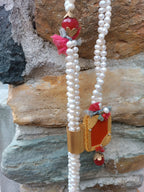 collana perle barocche naturali diaspro rosso velluto saliscendi oro opaco elegante