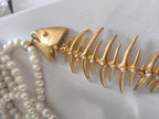 Collana lunga in perle naturali con centrale lisca di pesce e dettagli in malicro perle, elegante e artigianale, lunghezza regolabile