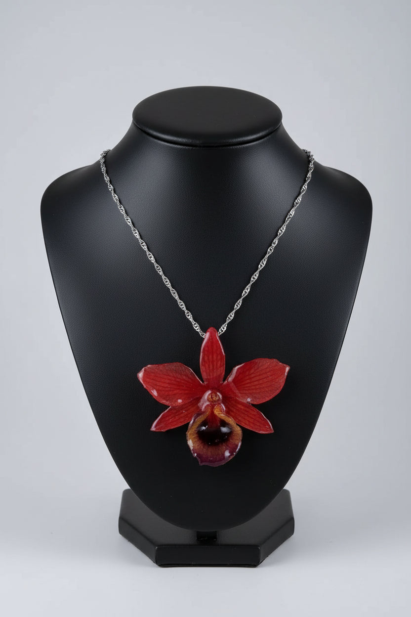 collana piccole orchidee rosse resina catenina acciaio dorato silver regolabile elegante