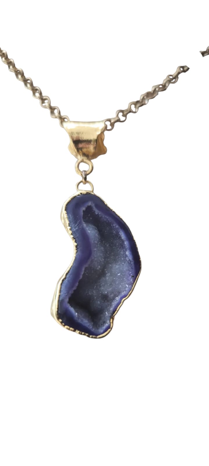 “Collana elegante con agata blu geode centrale”