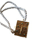 Collana artigianale Made in Italy con libro sacro, Cristo in rilievo e pietre turchesi naturali