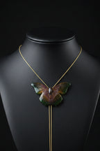 Collana saliscendi con vera farfalla in resina e finitura in oro su bronzo