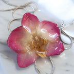 Collana regolabile in argento con ciondolo orchidea bicolore